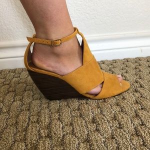 BC mustard yellow wedges *vegan*